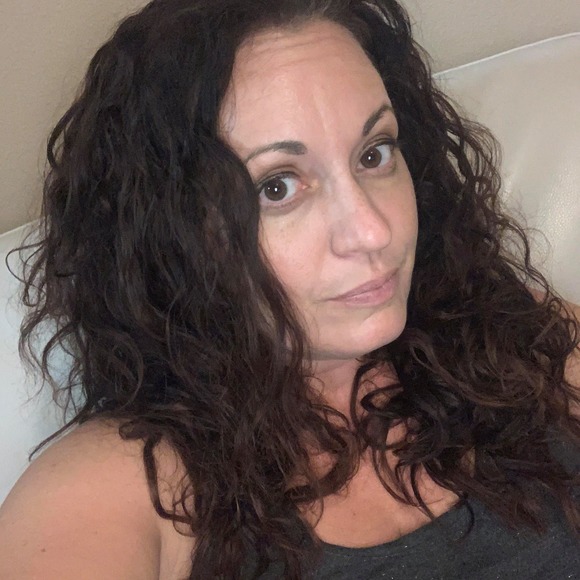 Meet your Posher, Kendra - Picture 2 of 2